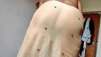 Play Hot Indian Aunty peeing for virgin boy in Hindi Part 2