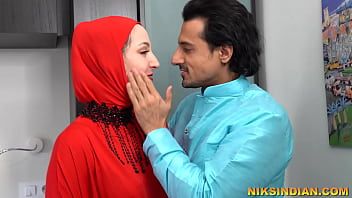Play Razia sister-in-law got her pussy licked from a foreign man while passing through her husband's house.
