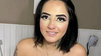 Play Young porn actress, I'm addicted to her pussy