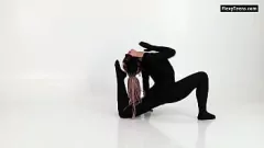 Play Flexi Blonde Gymnast Lola Kauchuk in Nude Ballet Latex