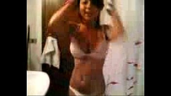 Play Beatrice striptease