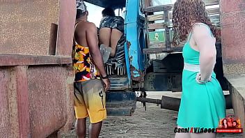 Play DUAS LESBICAS SAFADINHAS NA OFICINA - GOZEI NELAS