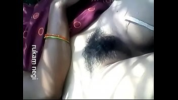 Play Indian bhabhi pussy say baut paani aawat hai