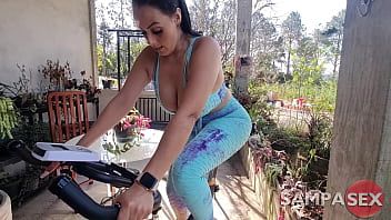 Play Morena da Bunda GG got horny on the spinning bike and asked to fuck her ass and fill her pussy with cum - Regina Rizzi - MarquesXXX