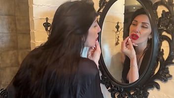 Play Stepmom seduced her stepson and asked him to cum on tits