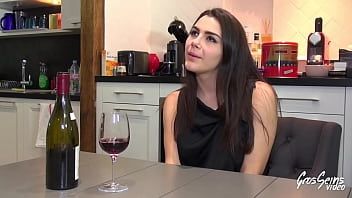 Play Valentina Nappi takes advantage of a visit to Paris to do a gangbang