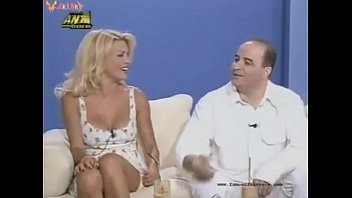 Play Eleni menegaki down bloose 1